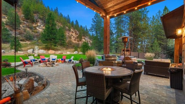 13606 N Riverbluff Ln, Spokane, WA 99208