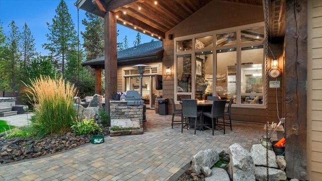 13606 N Riverbluff Ln, Spokane, WA 99208