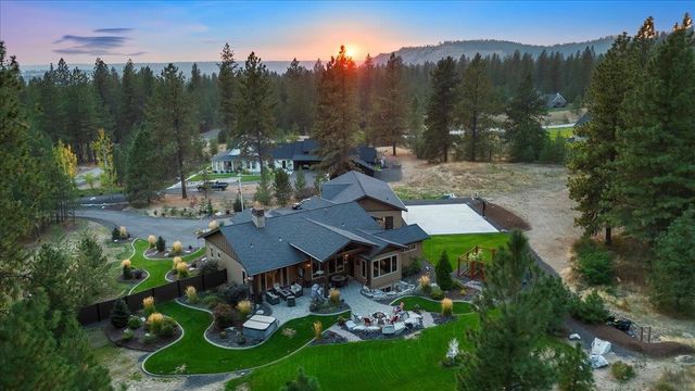 13606 N Riverbluff Ln, Spokane, WA 99208