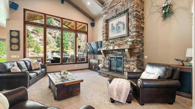 13606 N Riverbluff Ln, Spokane, WA 99208