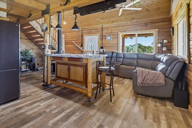 20012 White Oak Dr, Grass Valley, CA 95949