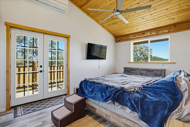 20012 White Oak Dr, Grass Valley, CA 95949