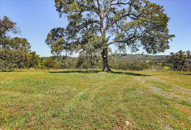 20012 White Oak Dr, Grass Valley, CA 95949
