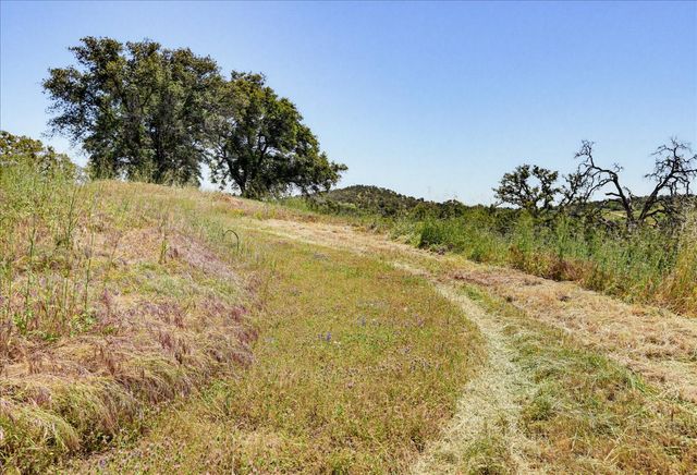 20012 White Oak Dr, Grass Valley, CA 95949