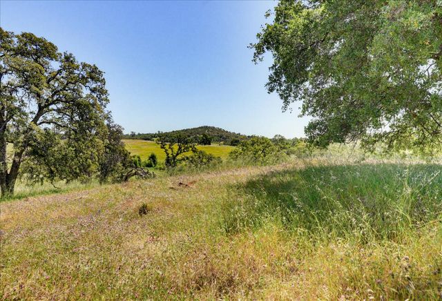 20012 White Oak Dr, Grass Valley, CA 95949