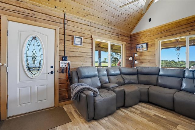 20012 White Oak Dr, Grass Valley, CA 95949