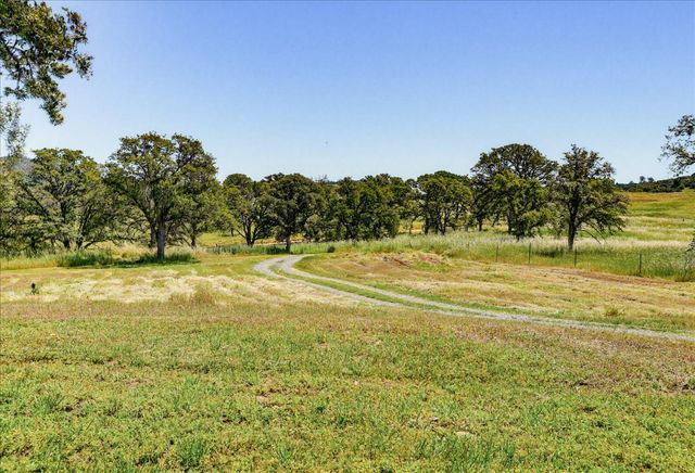 20012 White Oak Dr, Grass Valley, CA 95949