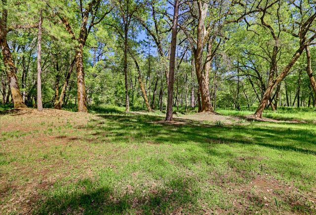 20012 White Oak Dr, Grass Valley, CA 95949