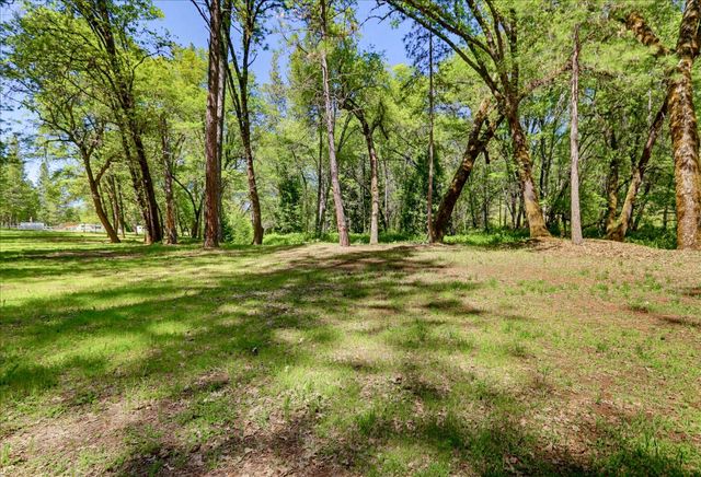 20012 White Oak Dr, Grass Valley, CA 95949