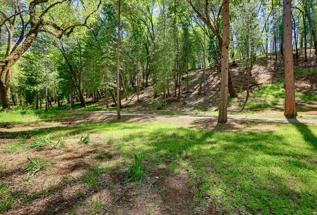 20012 White Oak Dr, Grass Valley, CA 95949