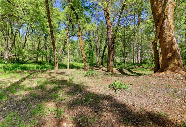 20012 White Oak Dr, Grass Valley, CA 95949