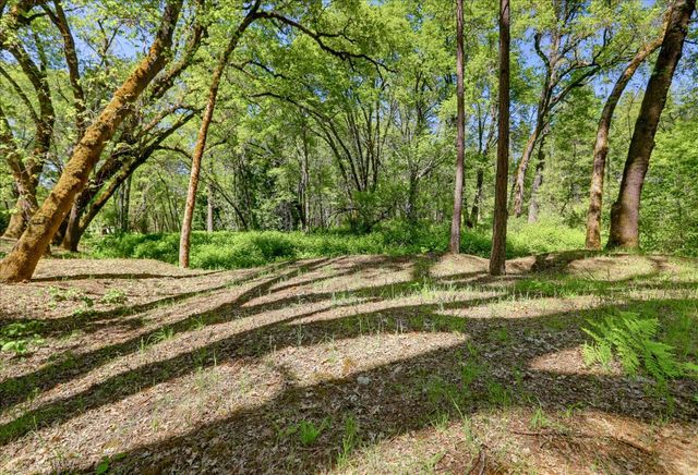 20012 White Oak Dr, Grass Valley, CA 95949