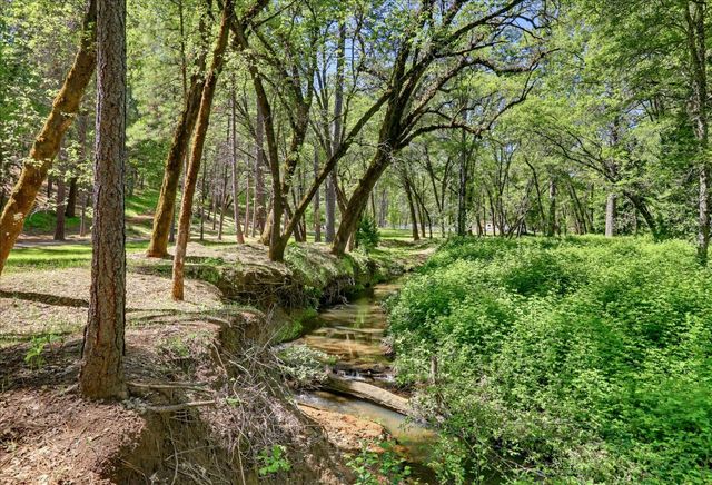 20012 White Oak Dr, Grass Valley, CA 95949