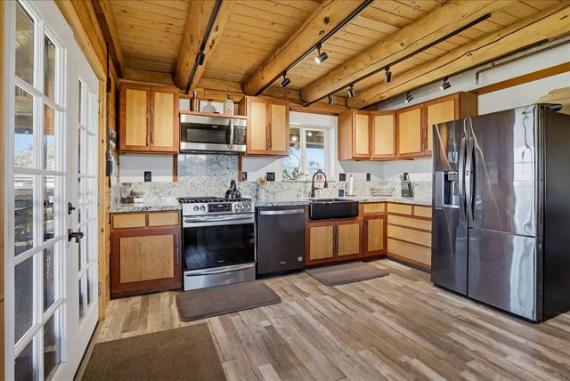 20012 White Oak Dr, Grass Valley, CA 95949
