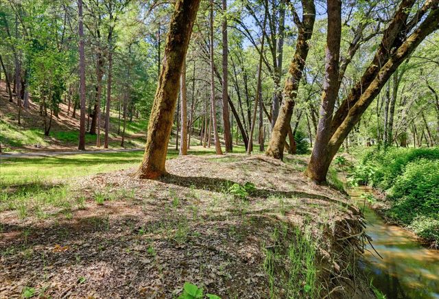 20012 White Oak Dr, Grass Valley, CA 95949