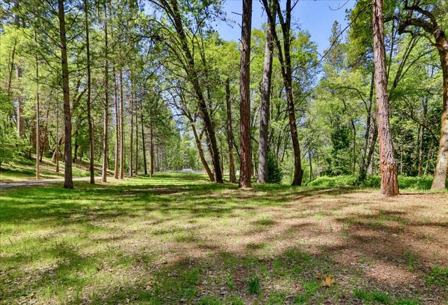 20012 White Oak Dr, Grass Valley, CA 95949