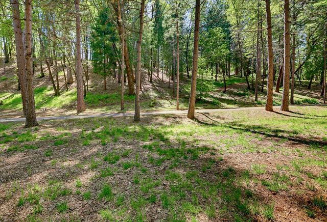 20012 White Oak Dr, Grass Valley, CA 95949