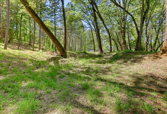 20012 White Oak Dr, Grass Valley, CA 95949