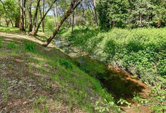 20012 White Oak Dr, Grass Valley, CA 95949