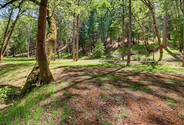 20012 White Oak Dr, Grass Valley, CA 95949