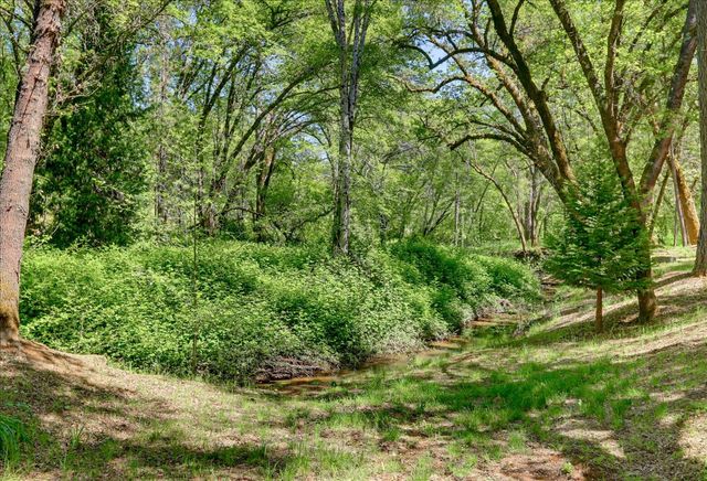 20012 White Oak Dr, Grass Valley, CA 95949