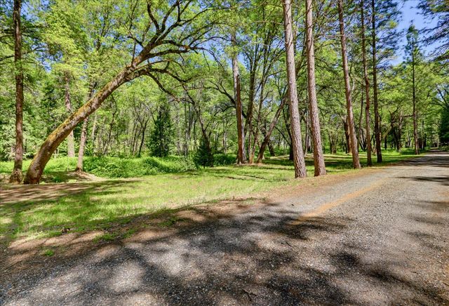 20012 White Oak Dr, Grass Valley, CA 95949