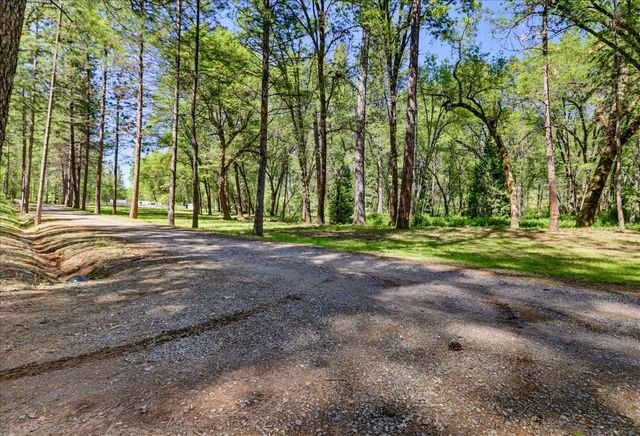 20012 White Oak Dr, Grass Valley, CA 95949