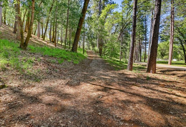 20012 White Oak Dr, Grass Valley, CA 95949