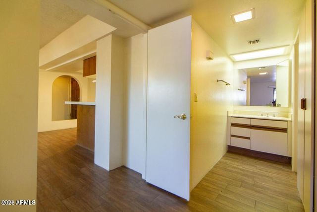 7557 N DREAMY DRAW Drive 101, Phoenix, AZ 85020