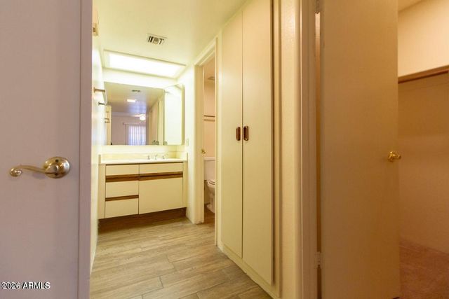 7557 N DREAMY DRAW Drive 101, Phoenix, AZ 85020
