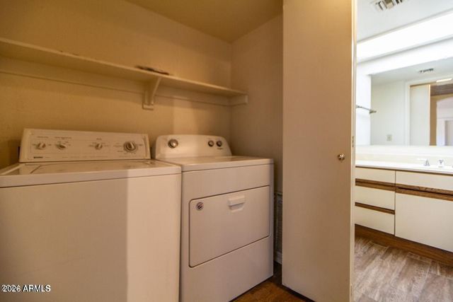 7557 N DREAMY DRAW Drive 101, Phoenix, AZ 85020