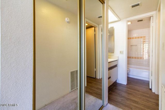 7557 N DREAMY DRAW Drive 101, Phoenix, AZ 85020