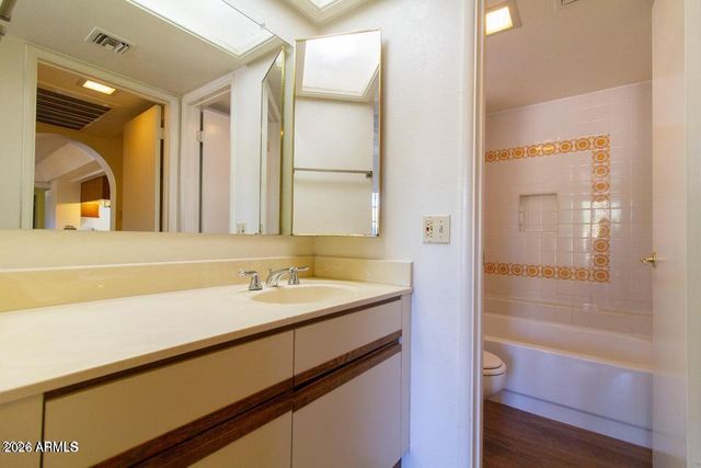 7557 N DREAMY DRAW Drive 101, Phoenix, AZ 85020