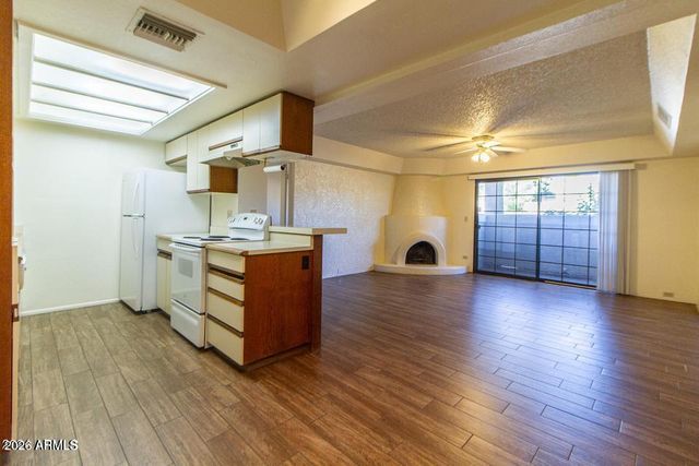 7557 N DREAMY DRAW Drive 101, Phoenix, AZ 85020