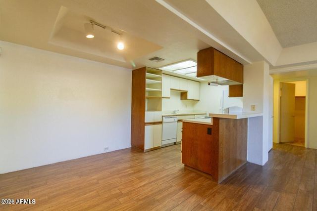 7557 N DREAMY DRAW Drive 101, Phoenix, AZ 85020