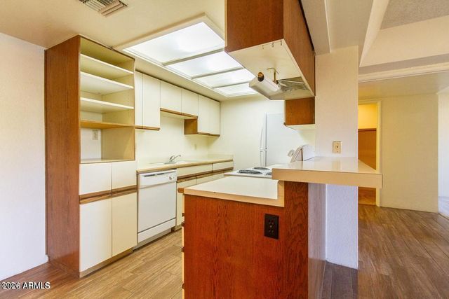 7557 N DREAMY DRAW Drive 101, Phoenix, AZ 85020
