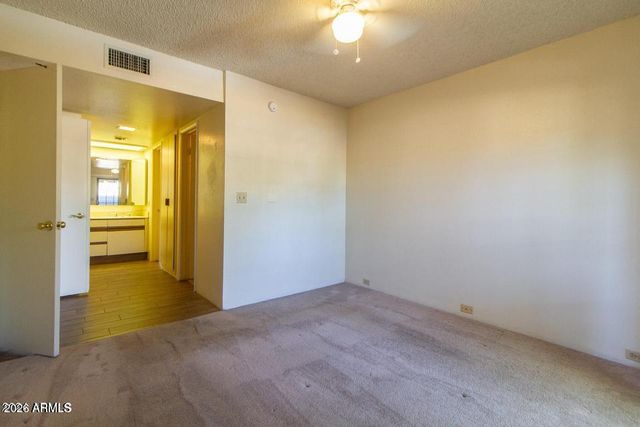 7557 N DREAMY DRAW Drive 101, Phoenix, AZ 85020