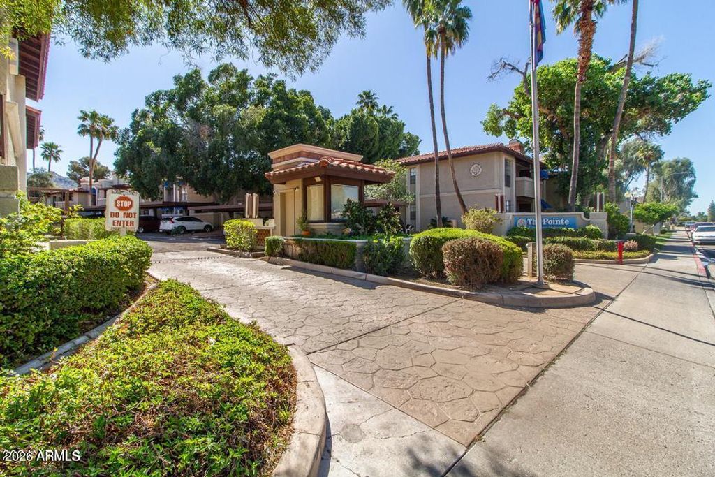 7557 N DREAMY DRAW Drive 101, Phoenix, AZ 85020