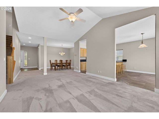 722 E 18TH St, La Center, WA 98629