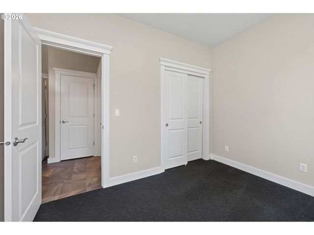722 E 18TH St, La Center, WA 98629