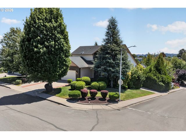 722 E 18TH St, La Center, WA 98629