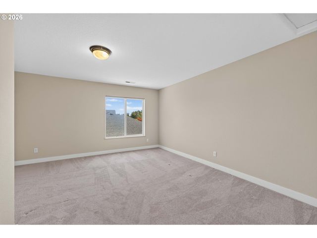 722 E 18TH St, La Center, WA 98629