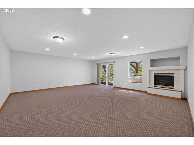 722 E 18TH St, La Center, WA 98629