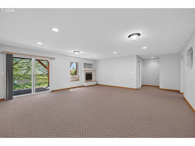 722 E 18TH St, La Center, WA 98629