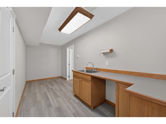 722 E 18TH St, La Center, WA 98629