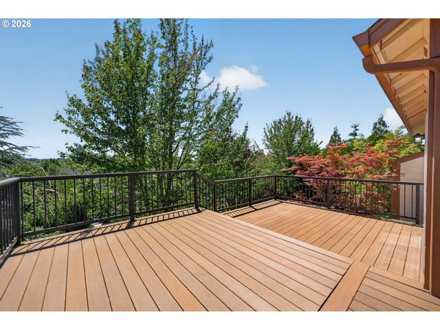 722 E 18TH St, La Center, WA 98629