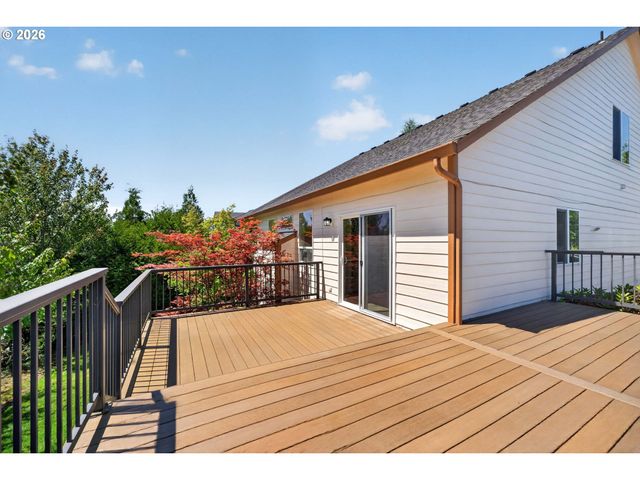 722 E 18TH St, La Center, WA 98629
