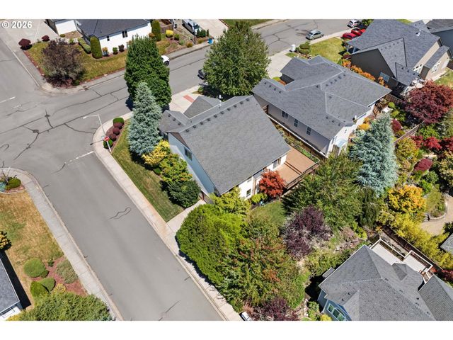 722 E 18TH St, La Center, WA 98629