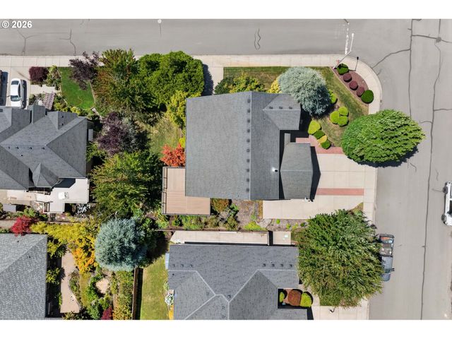722 E 18TH St, La Center, WA 98629