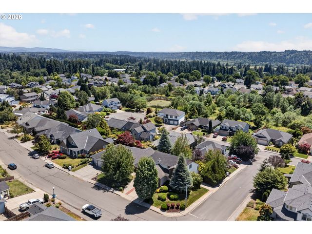 722 E 18TH St, La Center, WA 98629